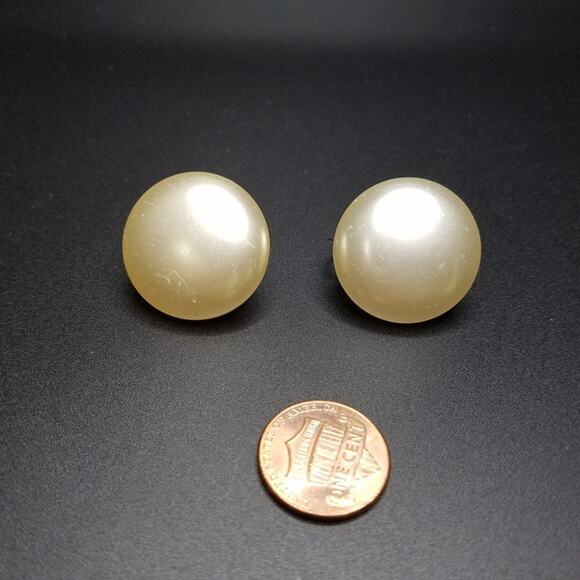 Vintage Marvella Pearled Button Clip Vintage Earrings, 1 Inch, 1950s - Picture 8 of 10